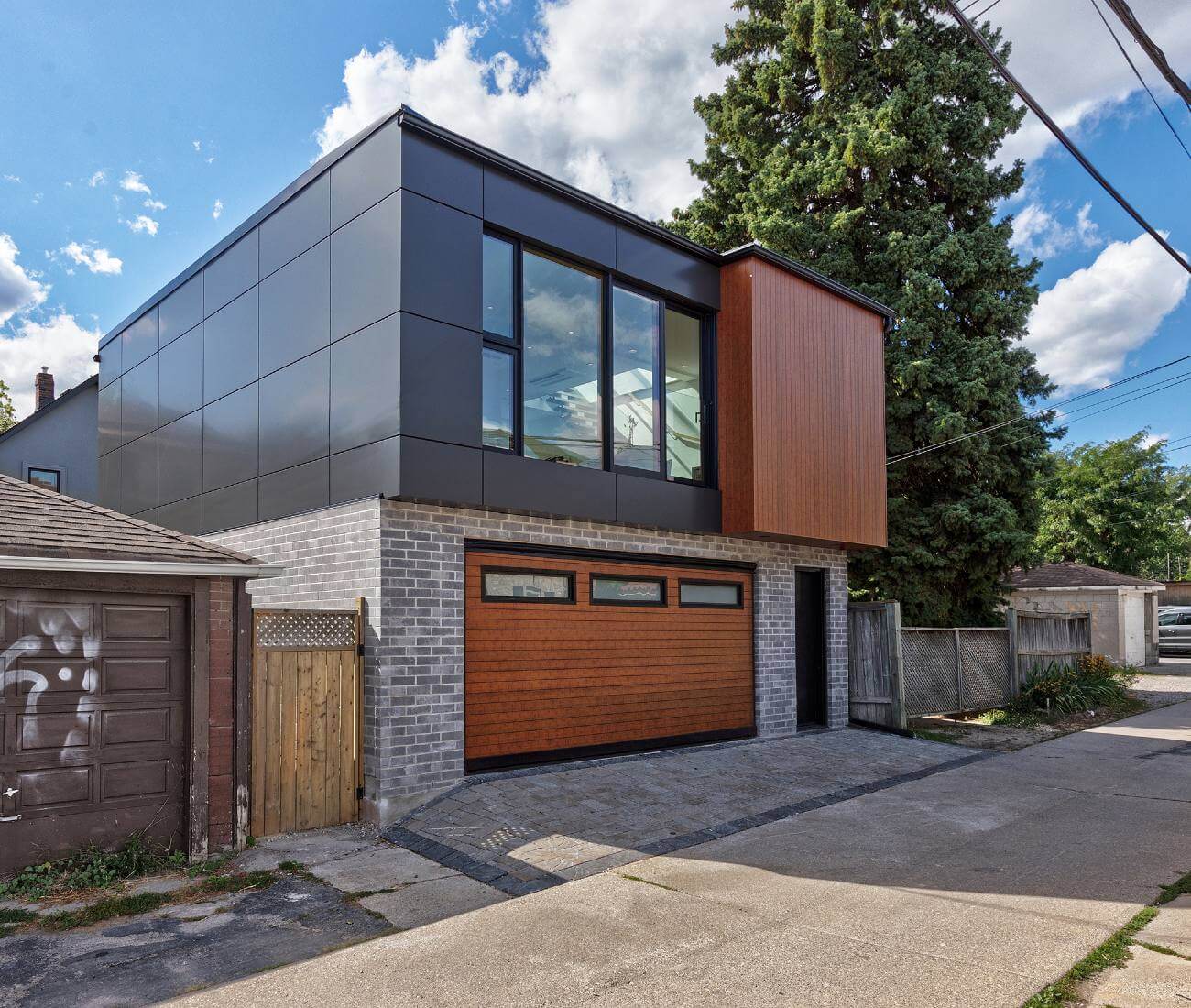A BRIEF HISTORY OF LANEWAY HOMES IN TORONTO: FROM THE ’90S TO NOW | Craig Race